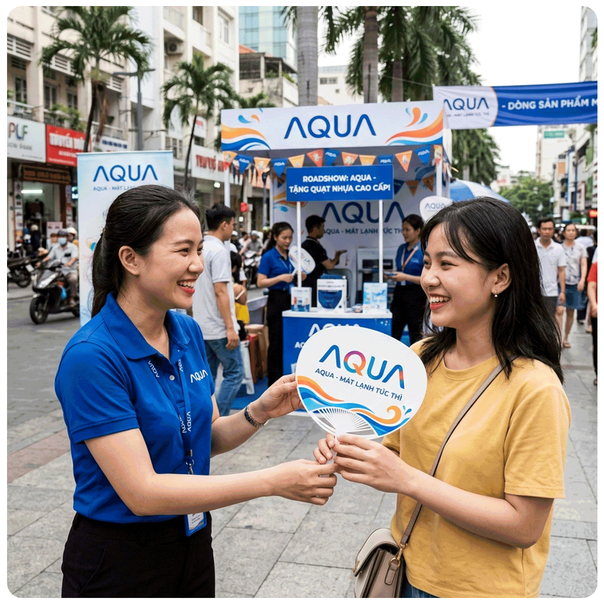 Quạt nhựa quà tặng roadshow