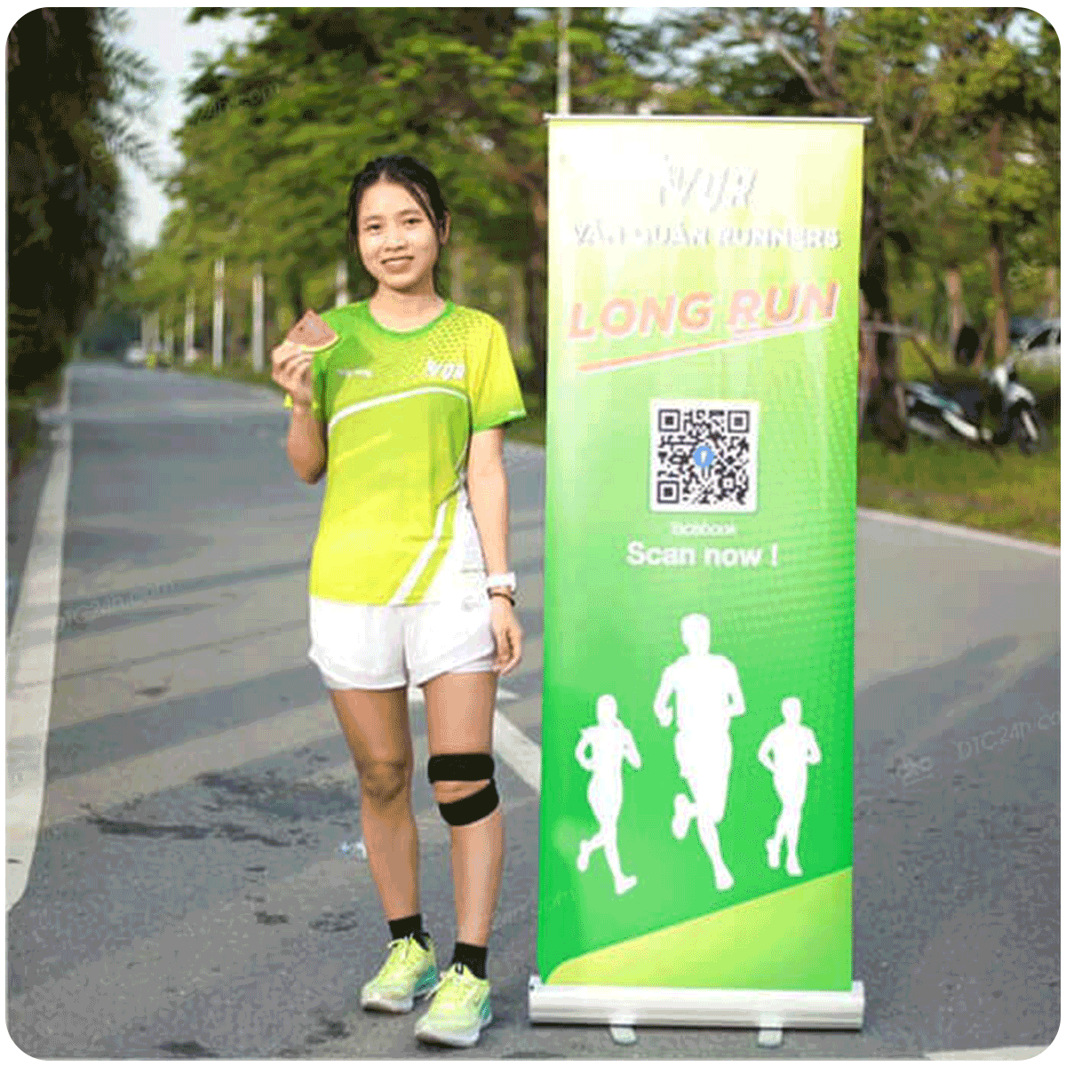 Standee thực tế